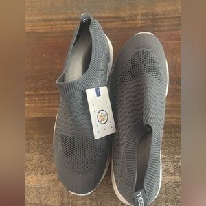 TIOSEBON Women's Walking Lightweight Slip on Sneakers Size 11, 42 NWT Dark Gray